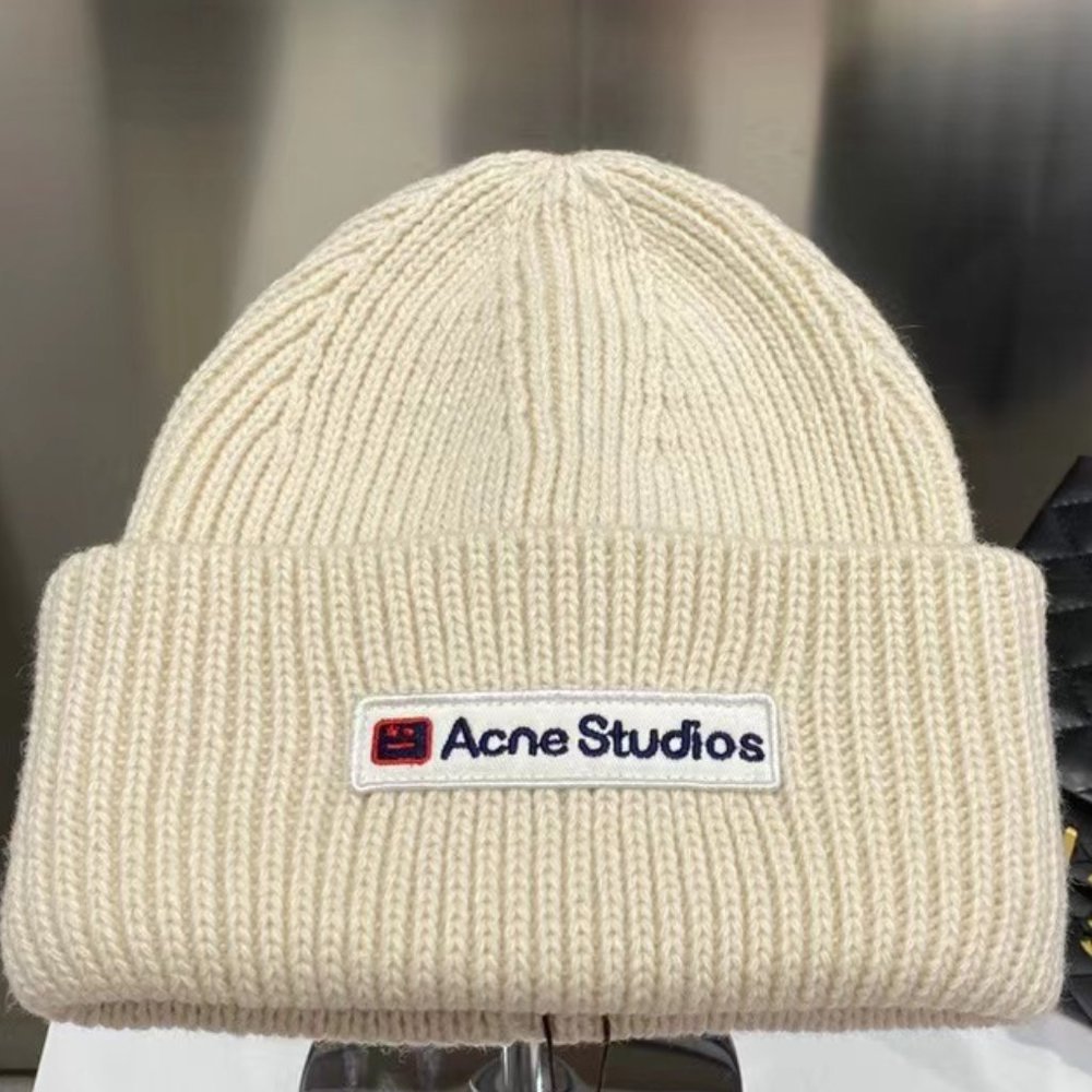 Wool wool knitted hat available for men and women